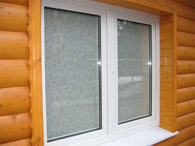 Как вставить пластиковое окно в деревянном доме